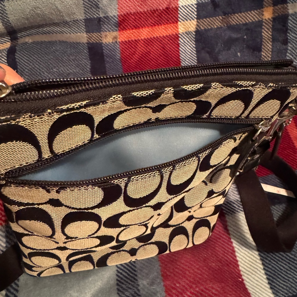 Coach Black and Cream Signature Shoulder Bag - Picture 7 of 8